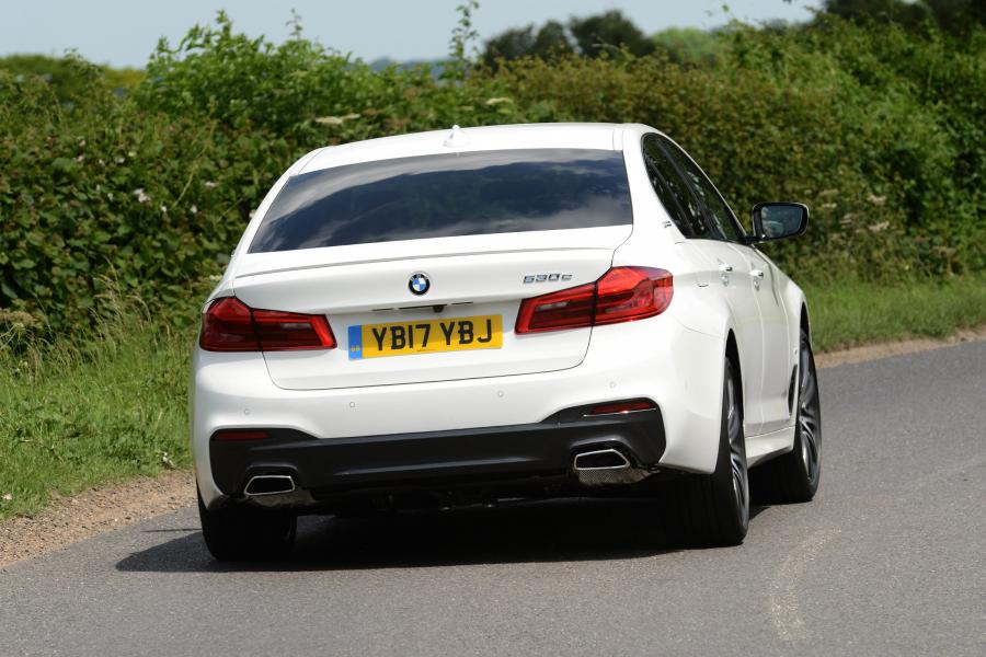  BMW 530e M Sport (G30) 2017 года  (UK) (фото 2 из 40)